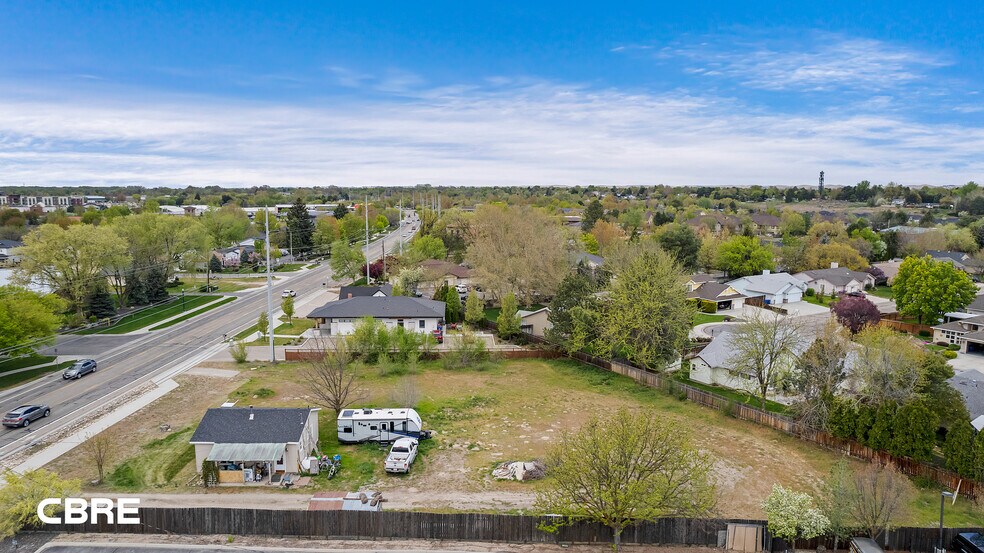 More Photos Of 1442 E State St, Eagle Land For Lease