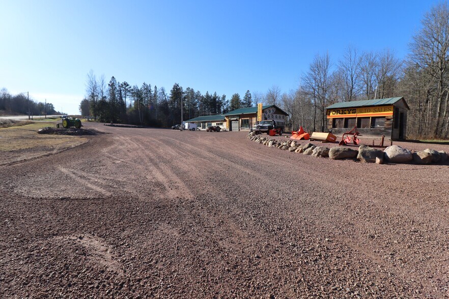 More Photos Of 809 Thomas St, Mellen Auto Dealership For Sale