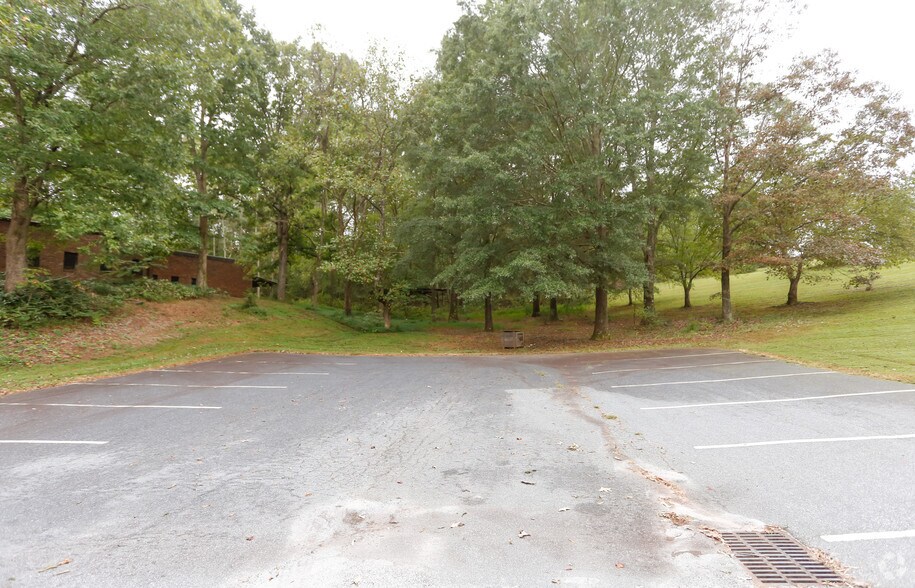 More Photos Of 5845 Walnut Grove Ln, Hickory Industrial For Lease