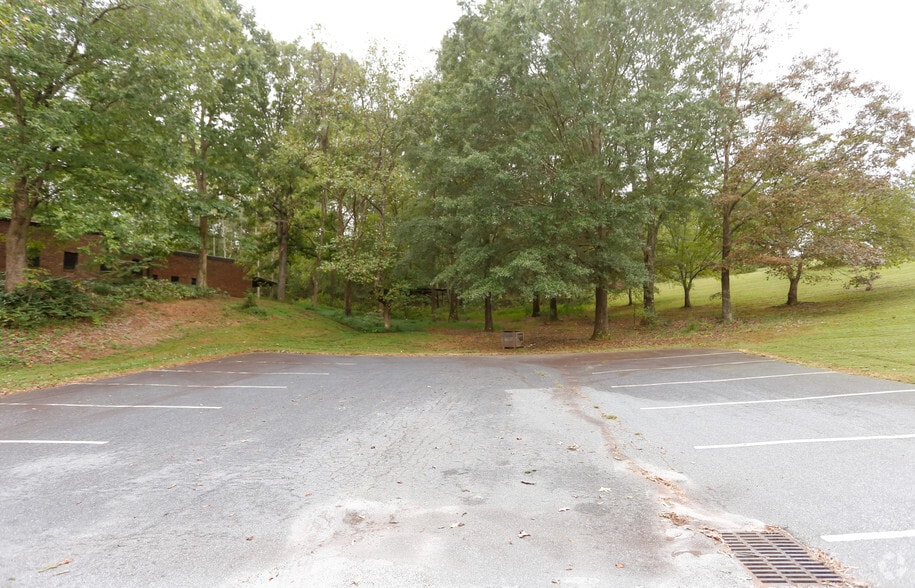 More Photos Of 5845 Walnut Grove Ln, Hickory Industrial For Lease