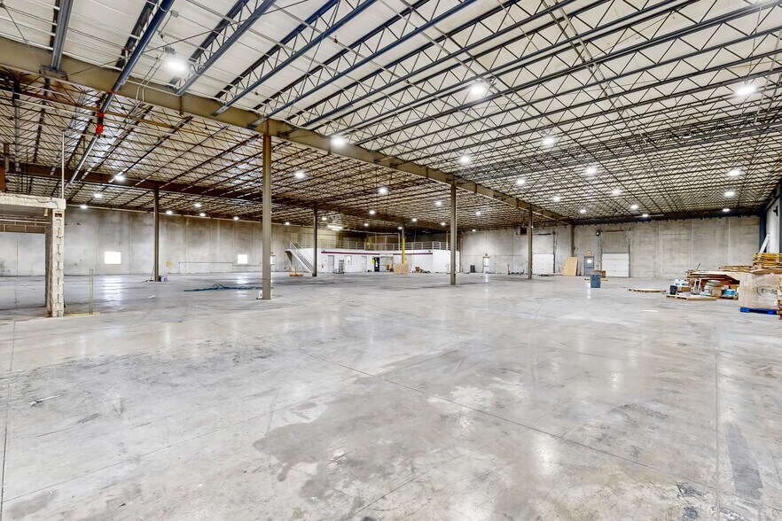 More Photos Of 701 Technology Pl, Waverly Manufacturing For Lease