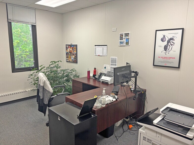 More Photos Of 1680 N Delany Rd, Gurnee Office For Sale