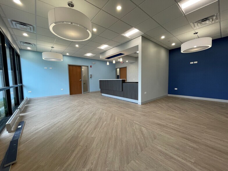 More Photos Of 565 Lakeview Pky, Vernon Hills Medical For Sale