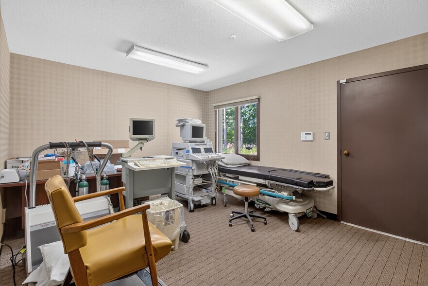 More Photos Of 2575 Spring Arbor Rd, Jackson Medical For Sale