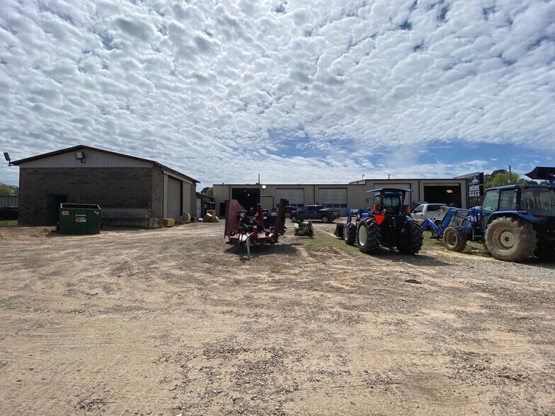 More Photos Of 425 E Front St, De Kalb Auto Dealership For Sale