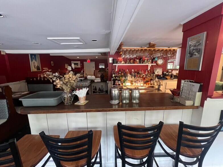 More Photos Of 1143 Main St S, Woodbury Restaurant For Sale