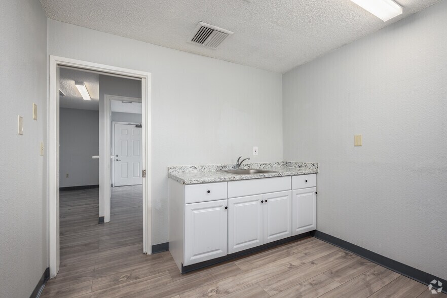 More Photos Of 1355 Florin Rd, Sacramento Medical For Sale