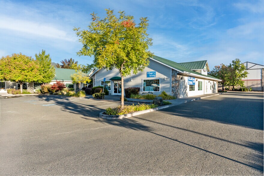 More Photos Of 1252 Airport Park Blvd, Ukiah General Retail For Lease