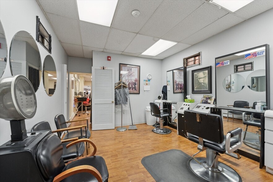 More Photos Of 42 S 19th St, Philadelphia Storefront Retail Residential For Lease