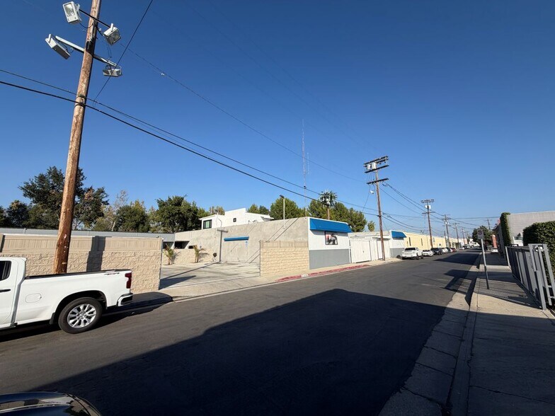 More Photos Of 14723 Aetna St, Van Nuys Auto Repair For Sale