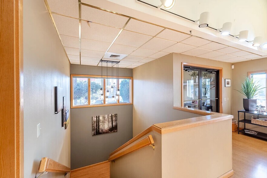 More Photos Of 100 E Broadway Ave, Moses Lake Office For Lease
