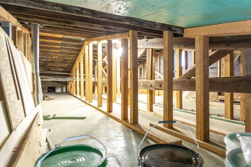 More Photos Of 37087 Main St, Burney Showroom For Sale