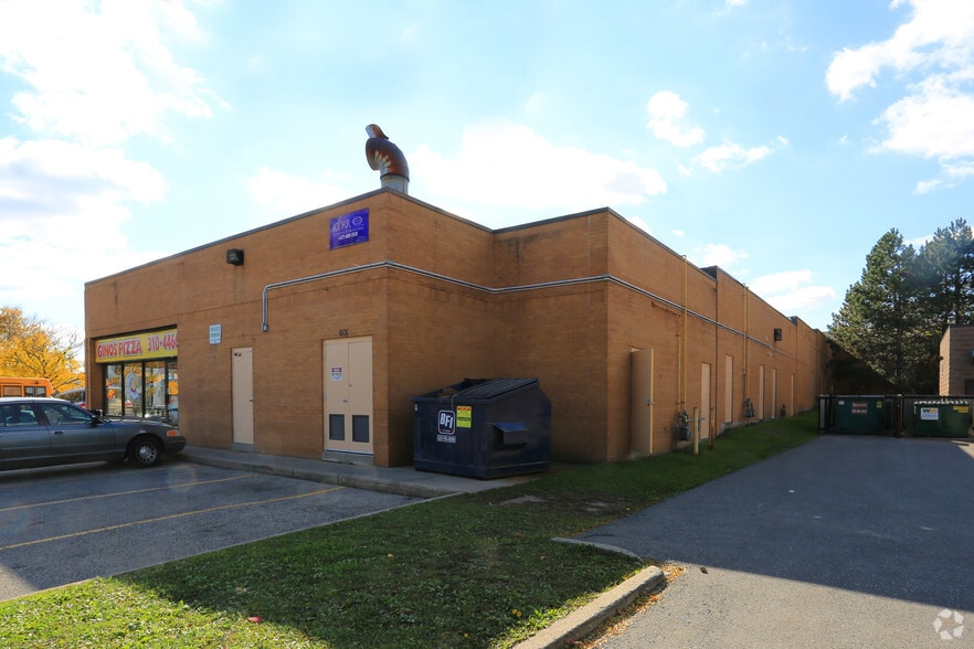 More Photos Of 601 Doon Village Rd, Kitchener Storefront For Lease
