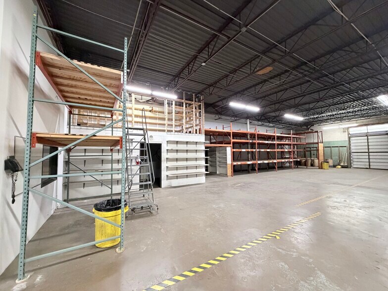 More Photos Of 13534 Floyd Cir, Dallas Light Manufacturing For Lease