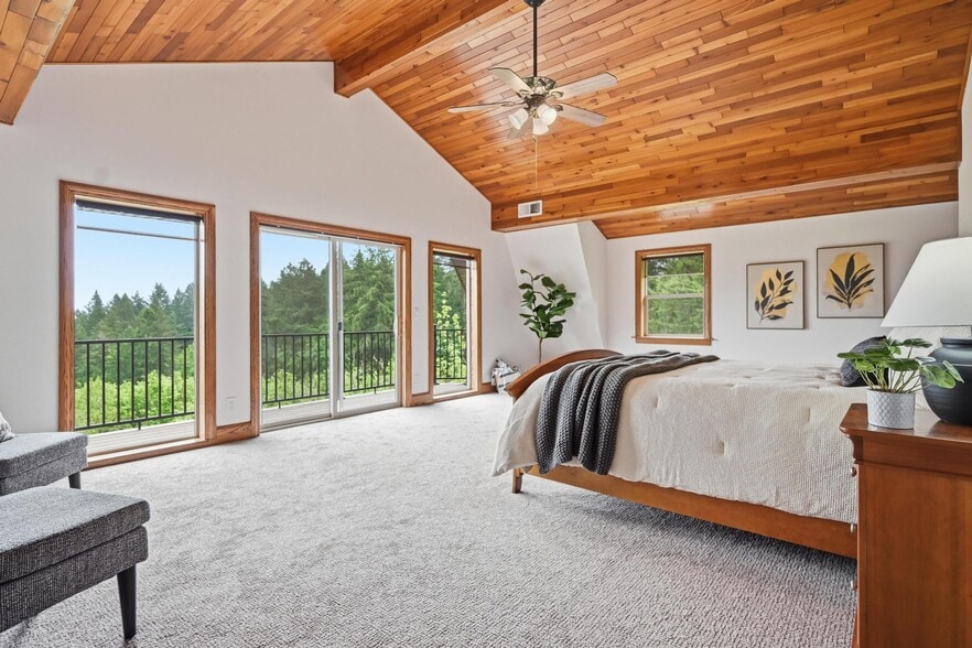 More Photos Of 19231 NE Fairview Dr, Dundee Flex For Sale