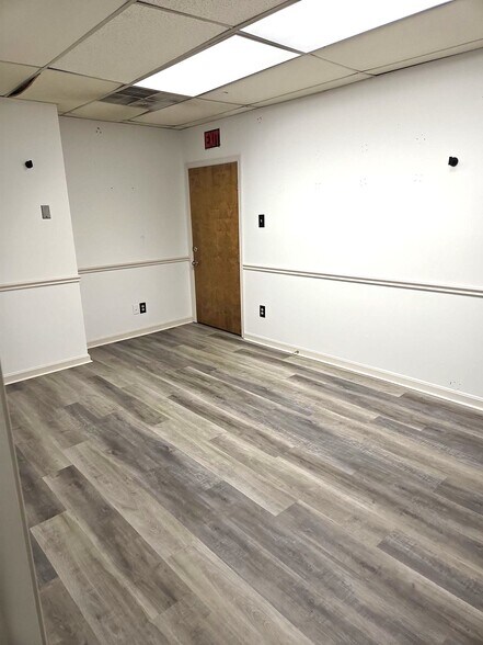 More Photos Of 5 S Carlisle St, Greencastle General Retail For Lease