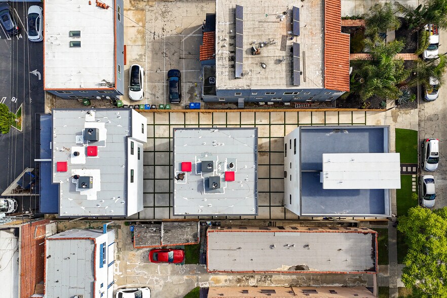 More Photos Of 5209 W 20th St, Los Angeles Multifamily For Sale