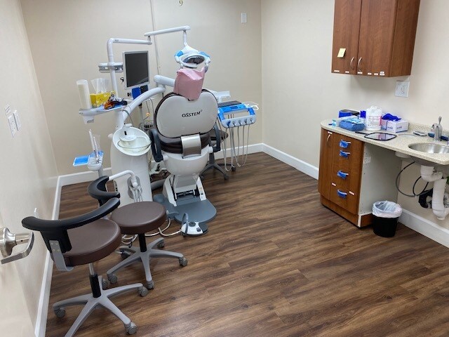 More Photos Of 5995-5997 Brockton Ave, Riverside Medical For Sale