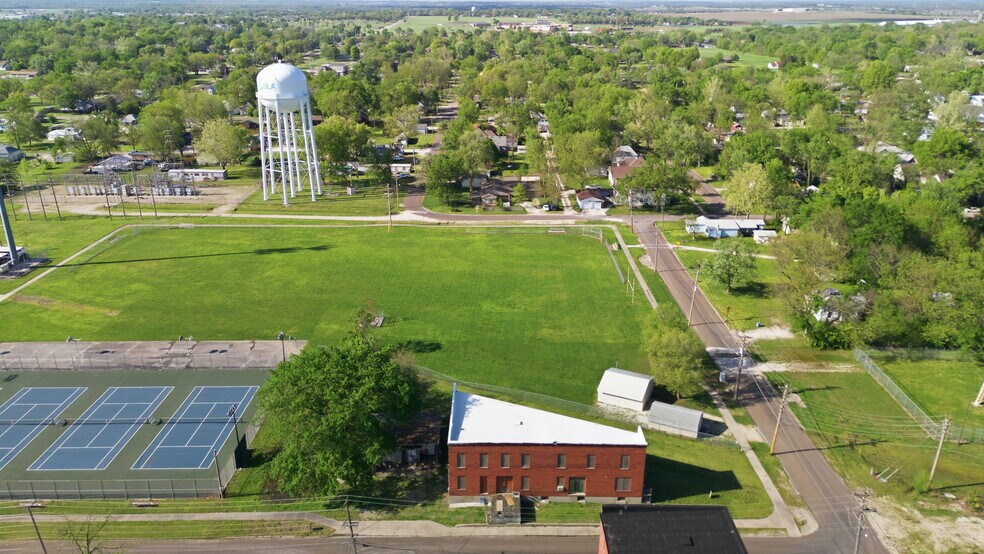 More Photos Of 512 Monroe st, Iola Loft Creative Space For Sale