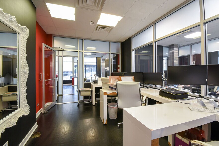 More Photos Of 2101 W Division St, Chicago Storefront Retail Residential For Lease