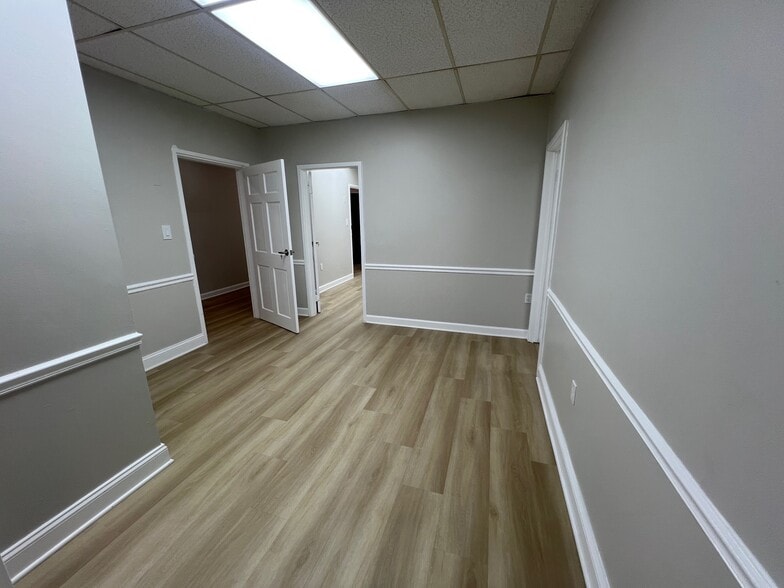 More Photos Of 8 Crain Hwy N, Glen Burnie Storefront Retail Office For Lease