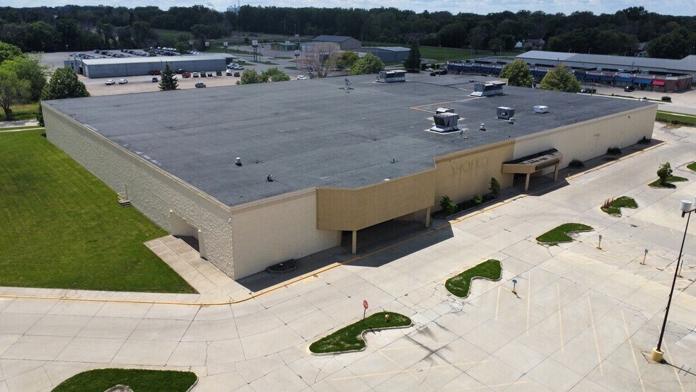 Primary Photo Of 615 S Monroe Ave, Mason City Warehouse For Lease