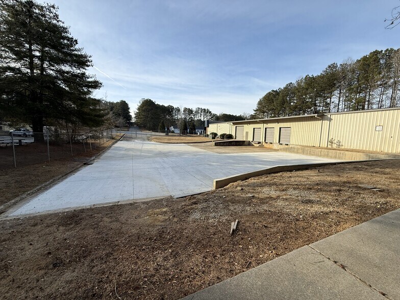 More Photos Of 9335 Industrial Trace, Alpharetta Warehouse For Lease