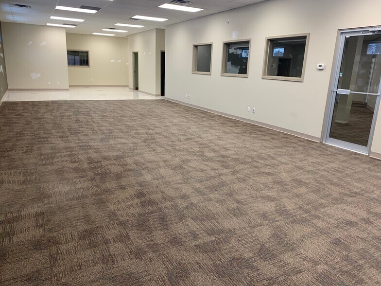More Photos Of 4316 118 Ave NW, Edmonton Office For Lease