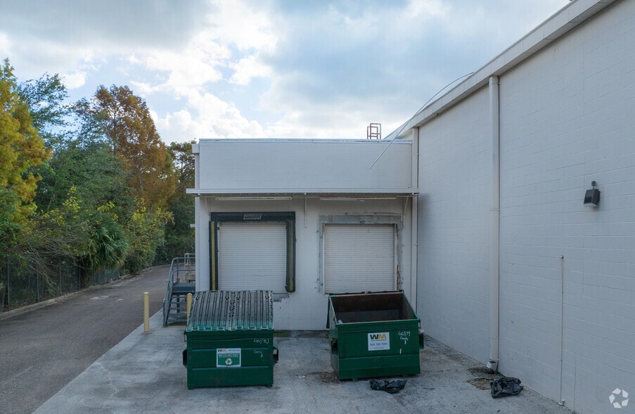 More Photos Of 5751 N Main St, Jacksonville Unknown For Lease