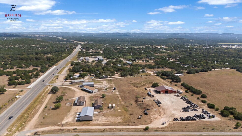 More Photos Of 9106 Highway 16, Pipe Creek Flex For Sale