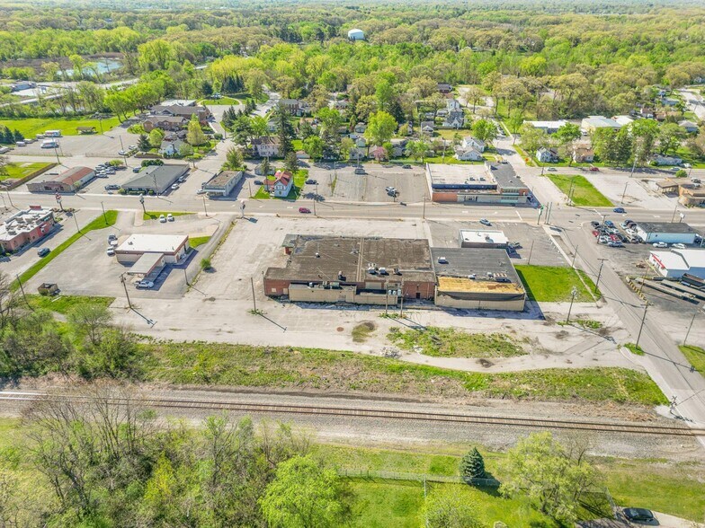 More Photos Of 3232 Central Ave, Lake Station Supermarket For Lease