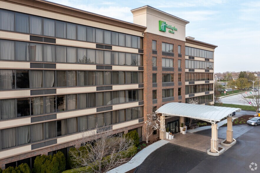 More Photos Of 30000 Van Dyke Ave, Warren Hotel For Lease