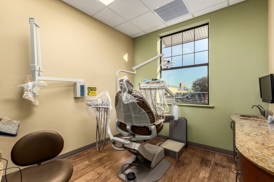 More Photos Of 261 W Duval Rd, Green Valley Medical For Sale