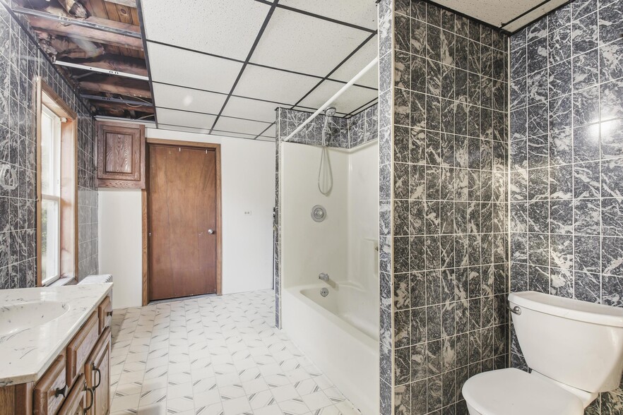 More Photos Of 116 Ringtown Blvd, Ringtown Flex For Sale