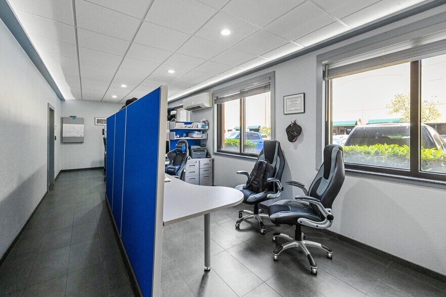 More Photos Of 3700-3718 SW 30th Ave, Fort Lauderdale Warehouse For Sale