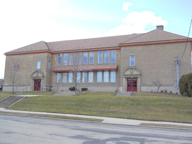 More Photos Of 1034 S 18th St, Manitowoc Flex For Lease