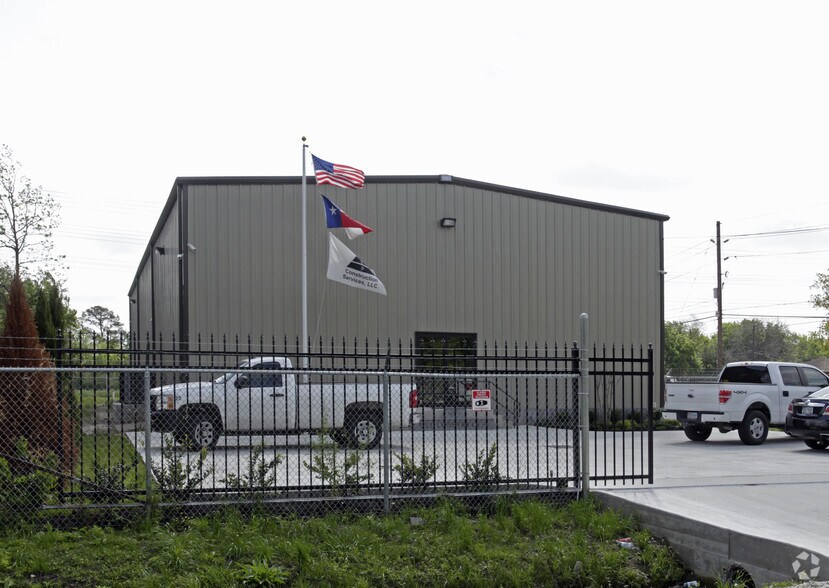 More Photos Of 15106 Chaplin St, Houston Warehouse For Lease