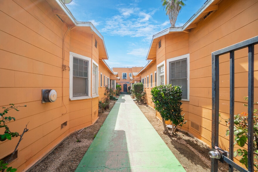 More Photos Of 426-430 E 17th St, Long Beach Apartments For Sale