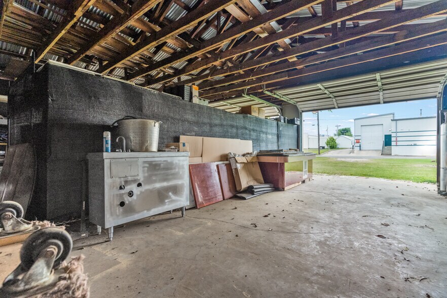 More Photos Of 509 US Highway 271 N, Gilmer Flex For Sale