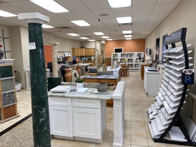 More Photos Of 7 McLean Blvd, Paterson Showroom For Lease