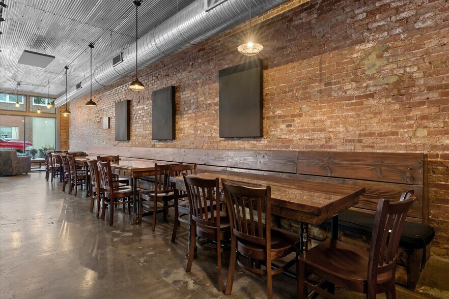 More Photos Of 451 S Thompson Ave, Excelsior Springs Bar For Sale
