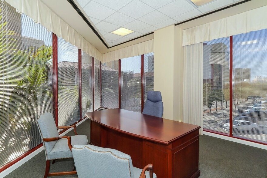 More Photos Of 2033 Main St, Sarasota Office For Lease