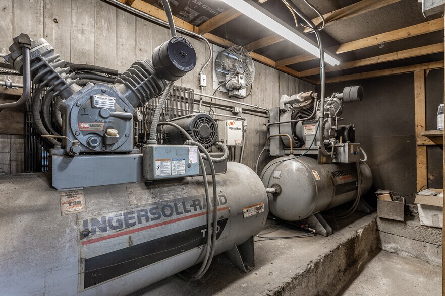 More Photos Of 204 Washington st, Frankton Industrial For Sale