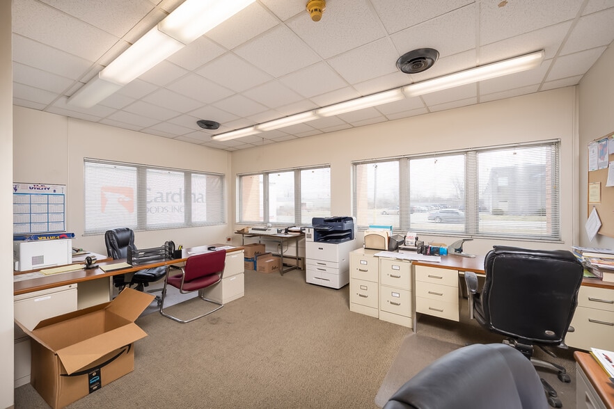 More Photos Of 701 Kaderly Dr, Columbus Warehouse For Sale