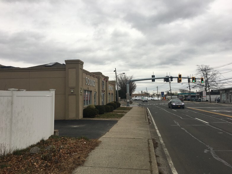 More Photos Of 620 W Montauk Hwy, Lindenhurst Freestanding For Sale