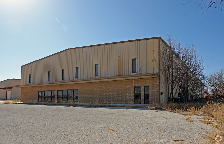 More Photos Of 4650 S Treadaway Blvd, Abilene Light Distribution For Lease