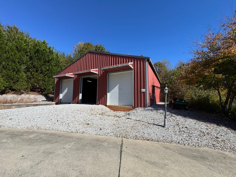 More Photos Of 3315 Dawsonville Hwy, Gainesville Warehouse For Lease
