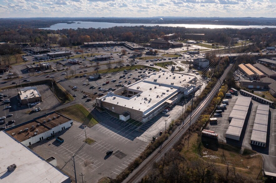 More Photos Of 500 W Main St, Hendersonville Freestanding For Lease