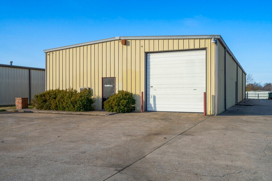 More Photos Of 12 S 111th Ave, Tulsa Service For Lease