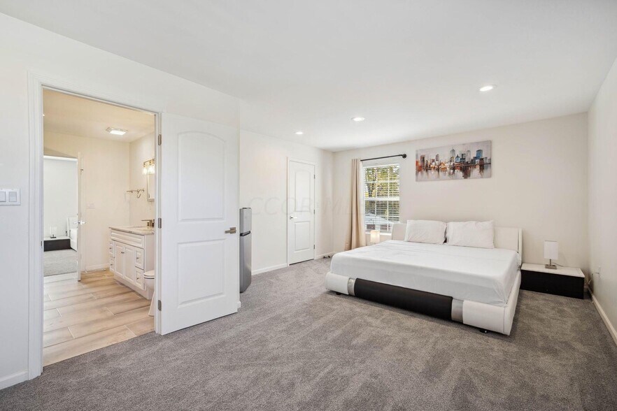 More Photos Of 4677 E Livingston Ave, Columbus Specialty For Sale